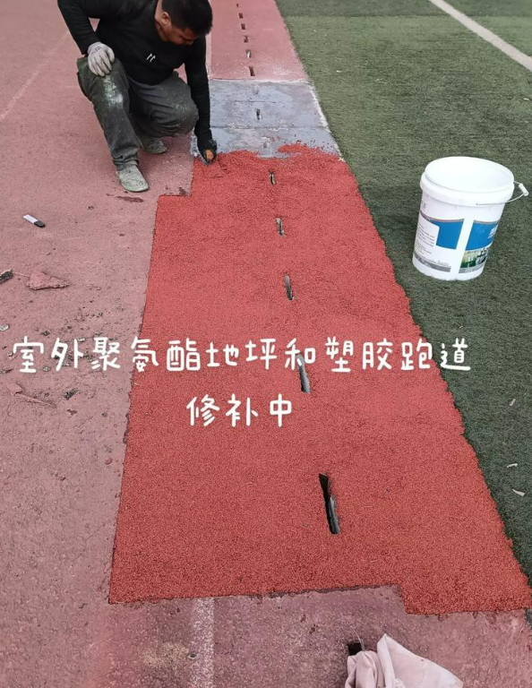 鄂托克球场地面翻新维修，核心是先诊断破损